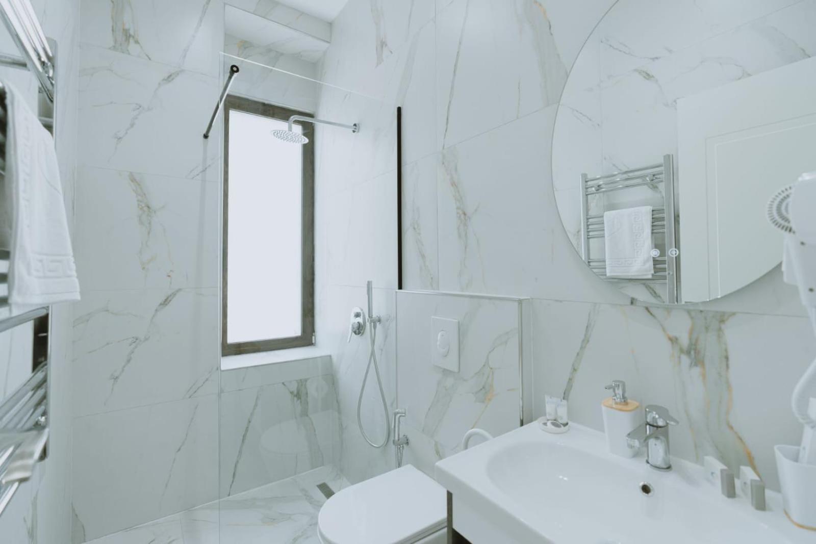 Dyrmo Hotel Berat Eksteriør bilde