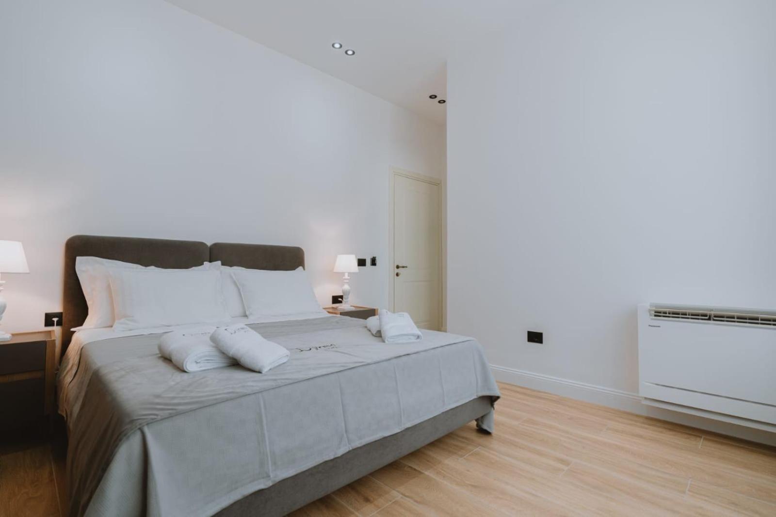 Dyrmo Hotel Berat Eksteriør bilde